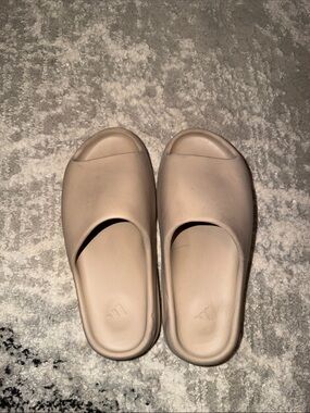 Men’s Yeezy Slide